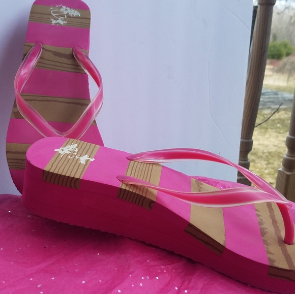 Flip Fops - Picture 2 of 3